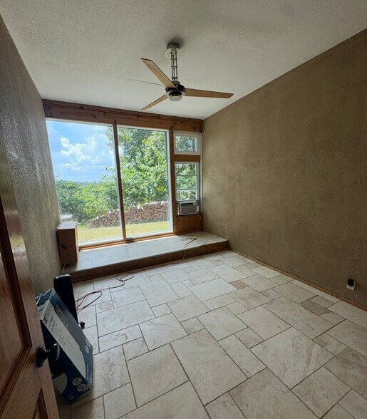 Building Photo - 20 Clearview Dr