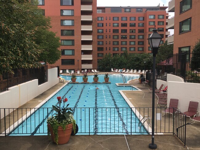 Building Photo - 1121 ARLINGTON Blvd