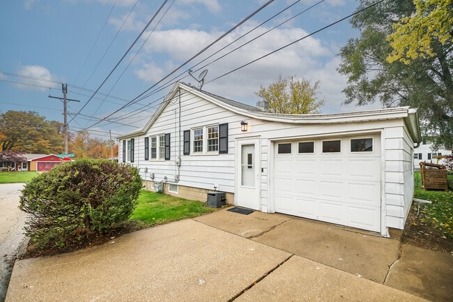 Side street view - 1703 Springfield Rd