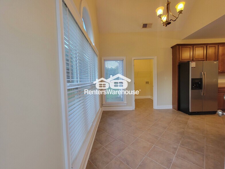 Building Photo - 1025 Rowanshyre Cir