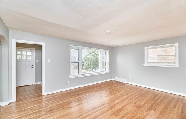 Building Photo - 7361 Melrose Ave