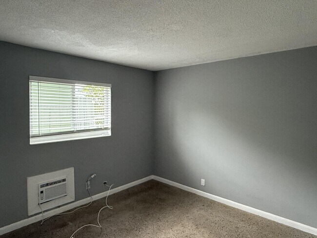 Building Photo - 1118 N H St