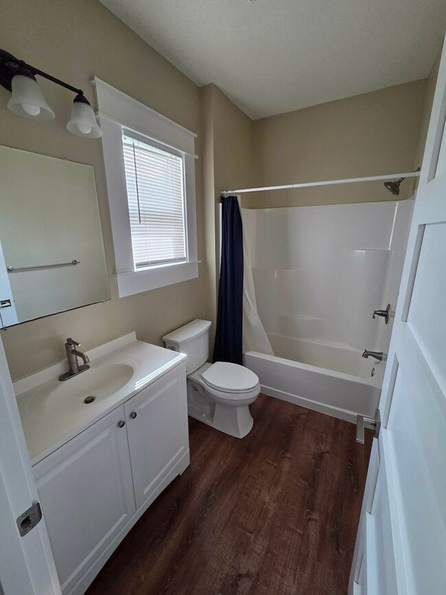 Building Photo - 5 Bedroom Home Corner Lot in N Portland