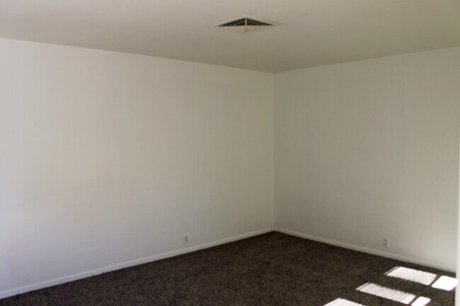 Building Photo - Sunny Dunes