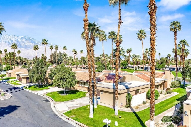 Building Photo - Spacious Two Bedroom Condo in Gated Commun...