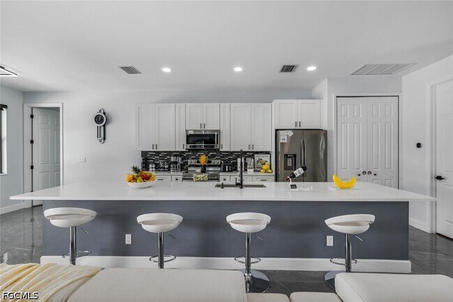 Building Photo - 2419 Country Club Blvd