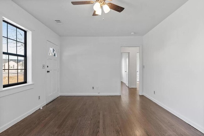 Building Photo - 3/ 2  Home for Rent!