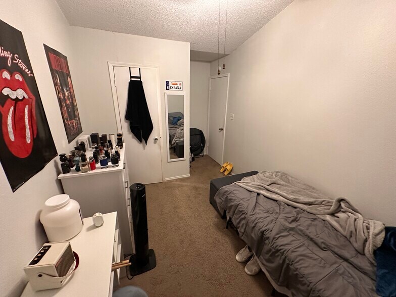 Building Photo - 600 Bagby Ave