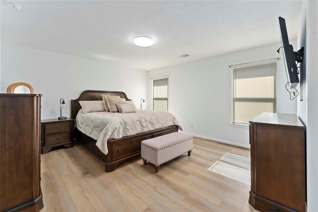 Building Photo - 12803 Pear Orchard Dr
