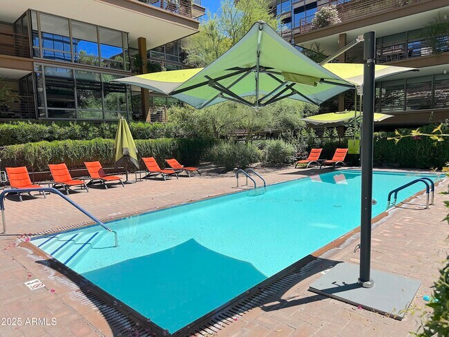 Building Photo - 7117 E Rancho Vista Dr