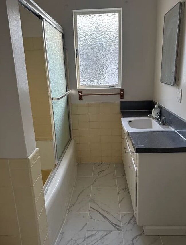 Building Photo - 523Bald