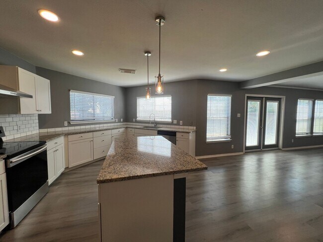 Building Photo - AWESOME Updated 4-Bed 2.5-Bath in Gruene C...