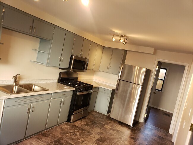 Primary Photo - 38 N Fulton St