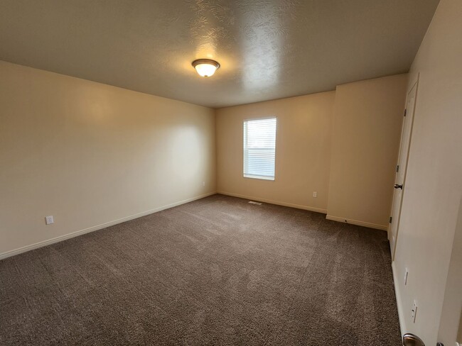 Building Photo - **Rent Special $150 off first month rent**...