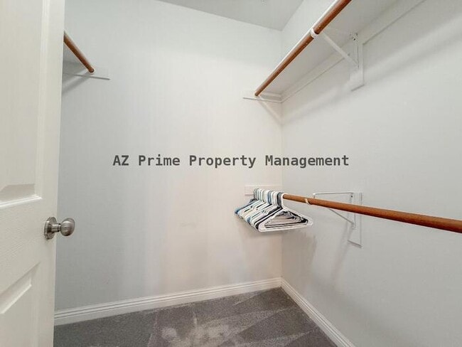 Building Photo - 750 E Northern Ave