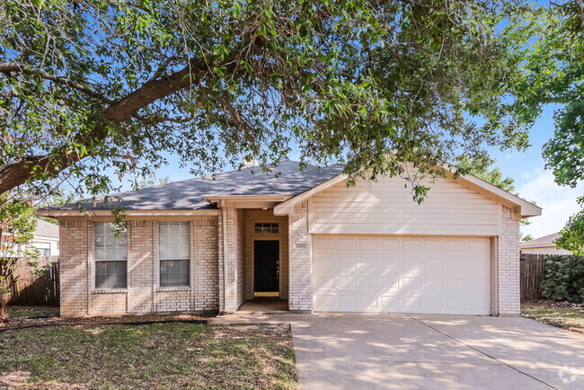Building Photo - 2325 Wildwood Ln