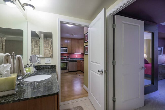 Building Photo - 912 F St NW