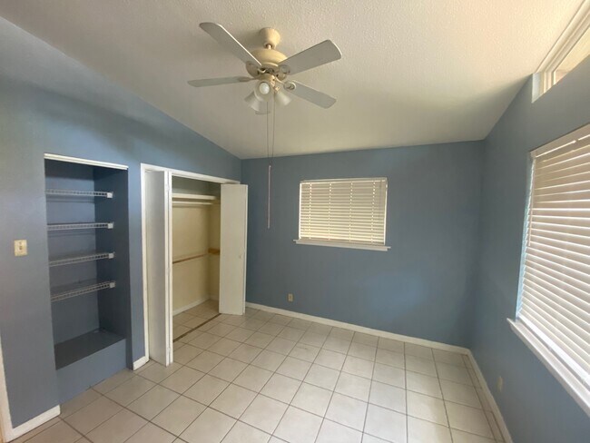 Primary Photo - 3216 Urban Crest Dr