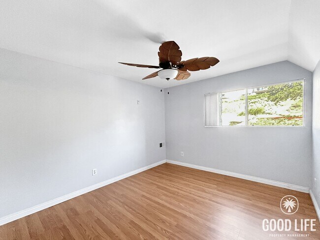 Building Photo - Beautiful 1BD/1BA W/ Reserved Parking and Community Pool in Mission Valley!
