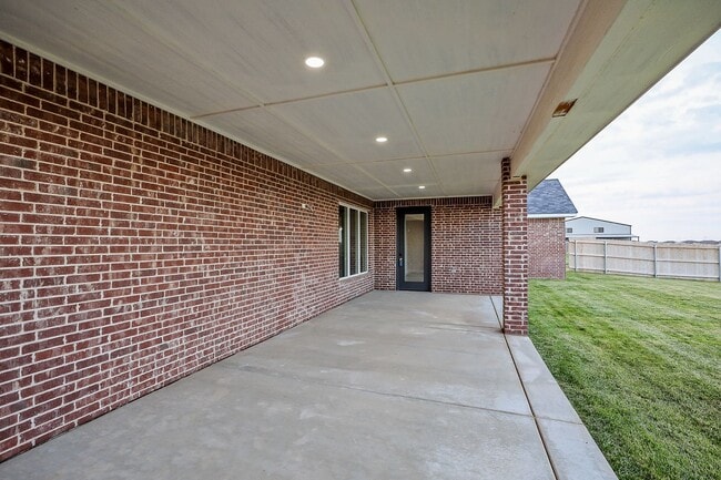 Building Photo - 3251 Tulsa Dr