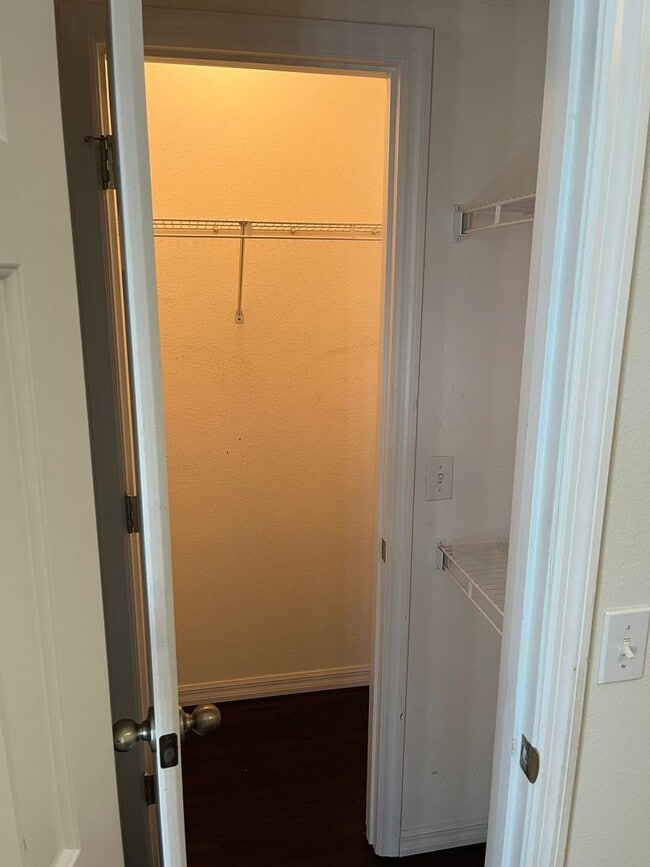 Building Photo - 409 Coconut Palm Way