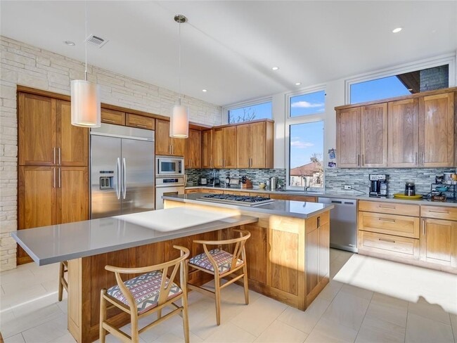 Building Photo - 6813 Valburn Dr