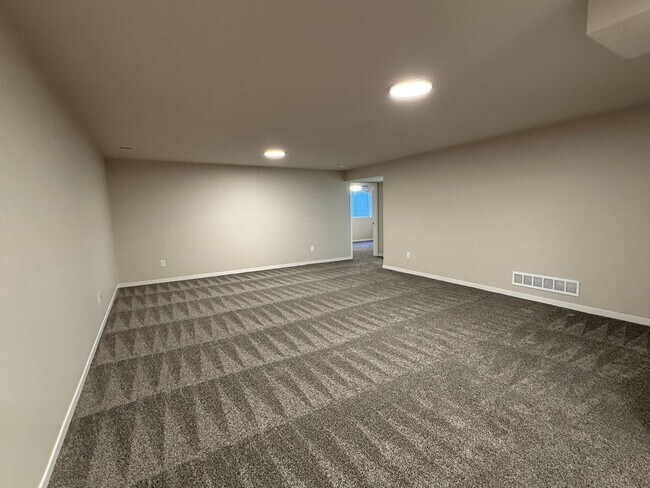 Building Photo - Brand new construction 3 bed/3 bath ranch townhome in North Lincoln