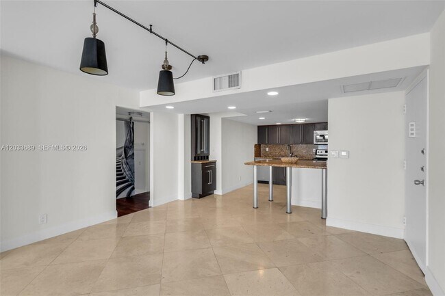 Building Photo - 1800 Collins Ave