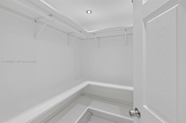 Building Photo - 10835 SW 112th Ave