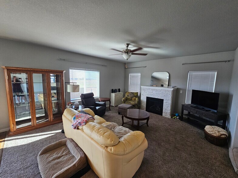 Building Photo - 8127 Burl Wood Dr