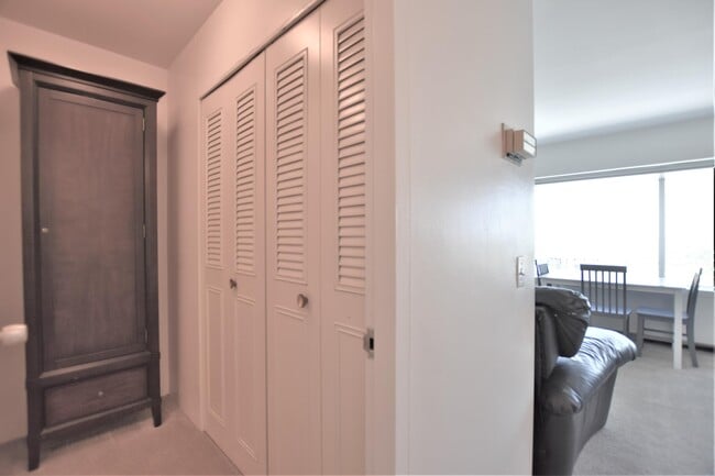 Building Photo - 555 E William St