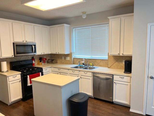 Building Photo - 8504 Saffron Dr