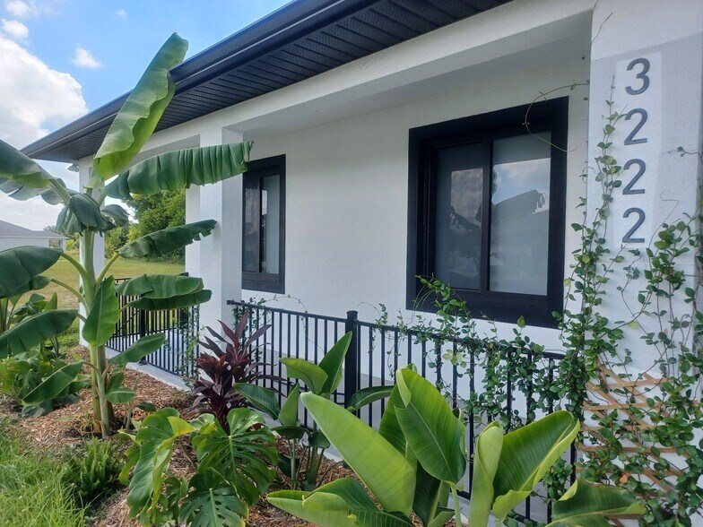 Building Photo - Available Now: Spacious 3 Bedroom / 2 Bathroom With a Large Fenced Yard