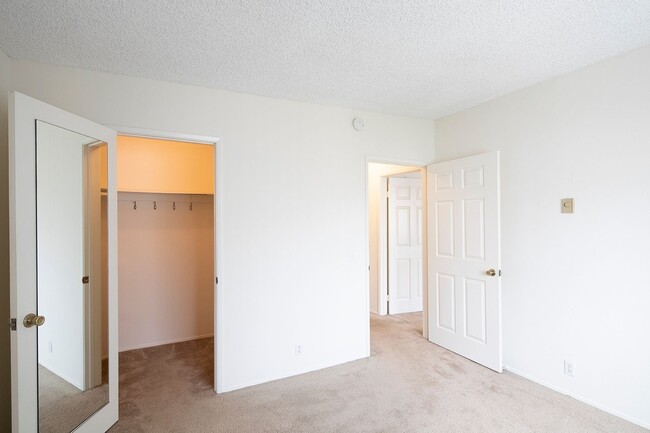 Building Photo - *OPEN HOUSE: 8/23 10-11AM* 2BR in the La J...