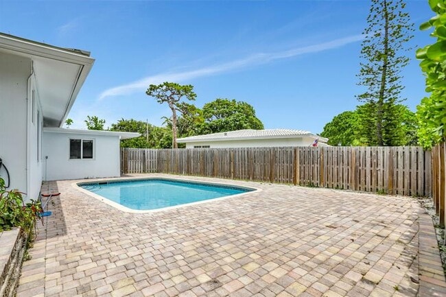 Building Photo - 2616 NE 26th Terrace