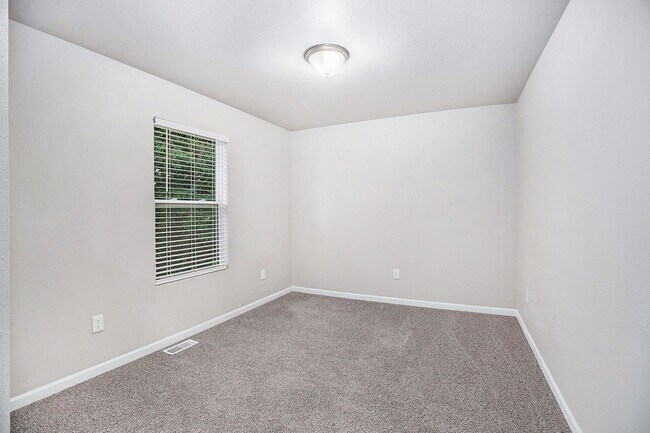 Building Photo - Outstanding 4 Bedroom Home with Great Schools!