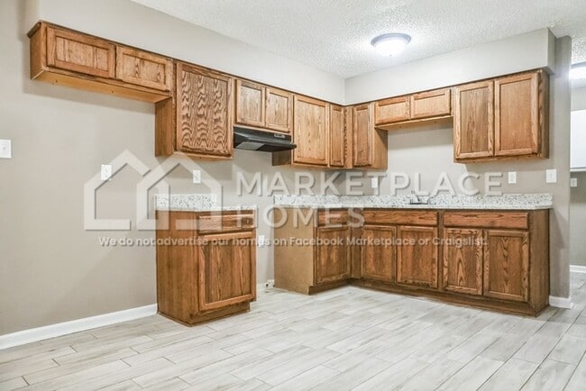 Building Photo - 5800 Laurie Dr