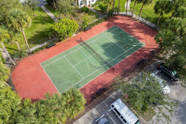 Building Photo - 559 SE Prescott Pl