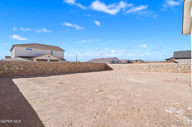 Building Photo - 13900 Villa Vista Ave