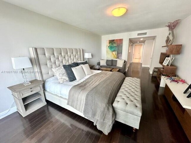 Building Photo - 20201 E Country Club Dr