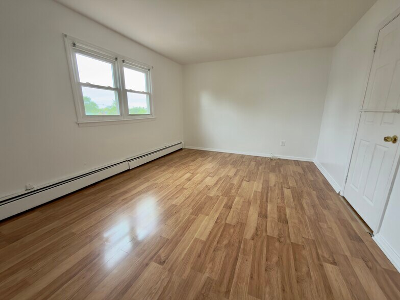 Building Photo - 215 Seaview Ave