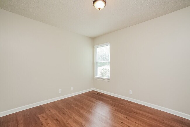 Building Photo - 1059 Cedar Creek Village Rd