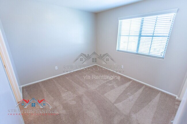 Building Photo - 2218 N 77th Dr