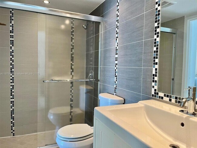 Building Photo - 7601 E Treasure Dr