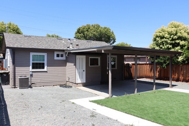 Building Photo - Single Family Close to Downtown Sunnyvale
