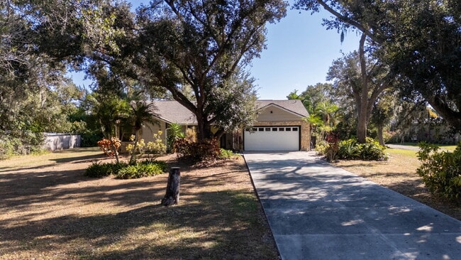 Building Photo - Country-Style Sarasota Living on a Full Acre - Pool Home with Oversized Workshop — Move-In Ready Now