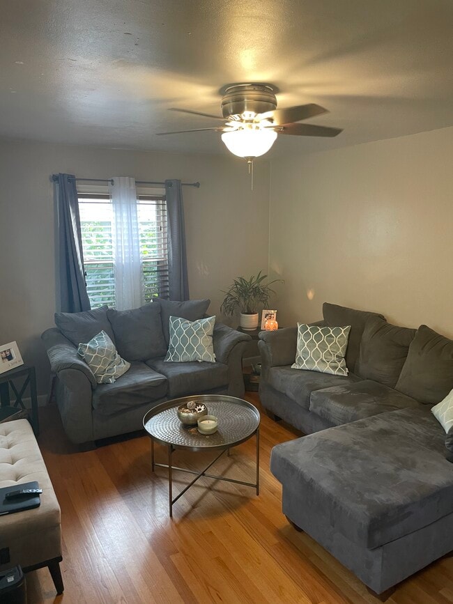 Building Photo - 935 S 109th St