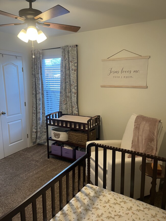 Building Photo - 208 Robin St