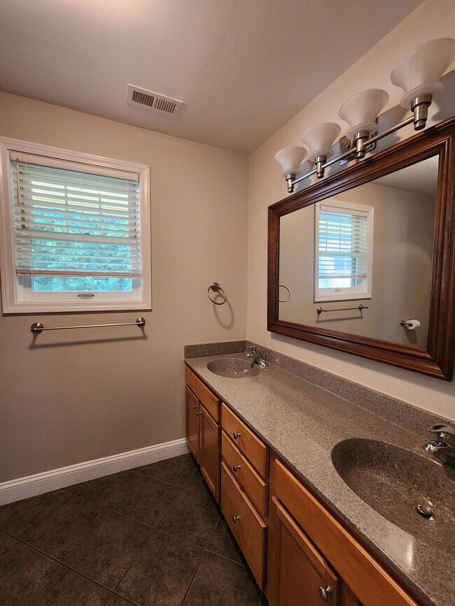 Building Photo - Montford Rental-Asheville