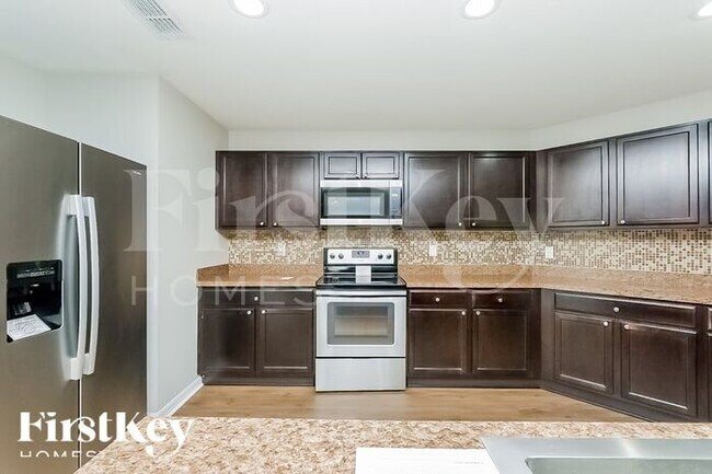 Building Photo - 7261 Somerset Pond Dr
